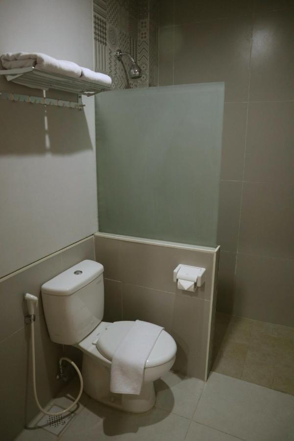 D'Carol Hotel Surabaya Esterno foto