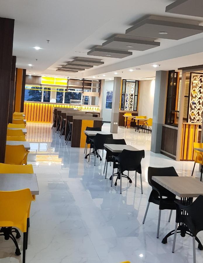 D'Carol Hotel Surabaya Esterno foto
