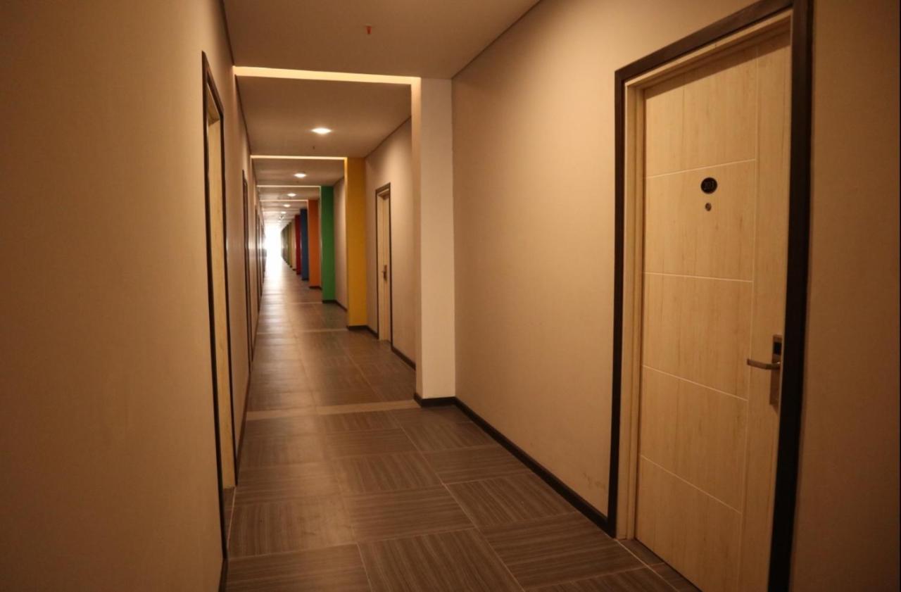 D'Carol Hotel Surabaya Esterno foto
