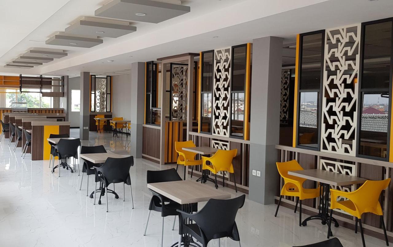 D'Carol Hotel Surabaya Esterno foto