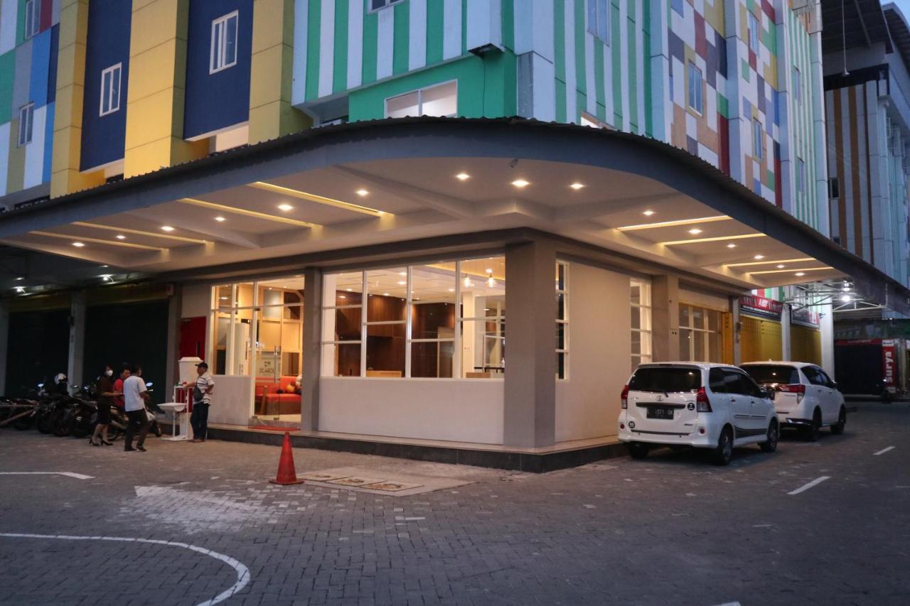 D'Carol Hotel Surabaya Esterno foto